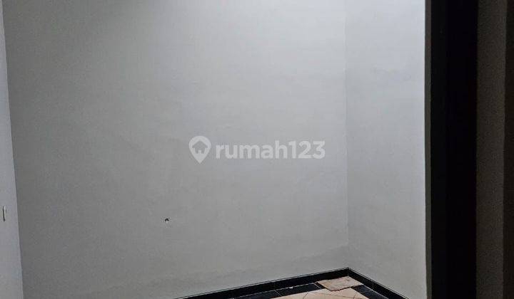 Rumah 3 Lantai Bagus SHM di Taman Ratu, Jakarta Barat 2