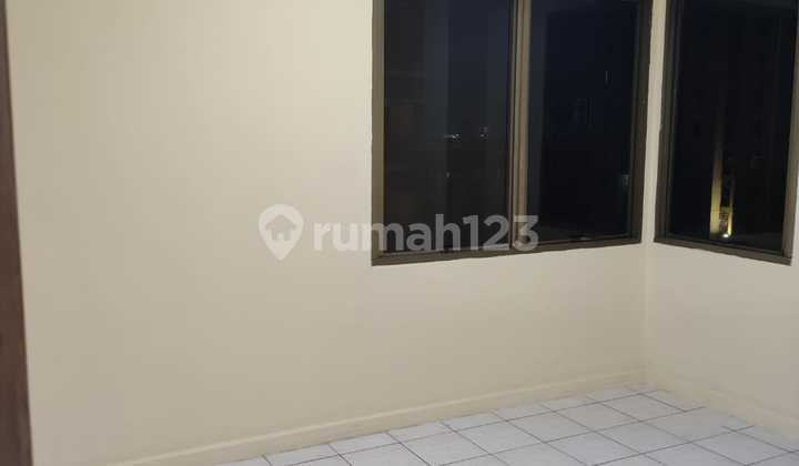 Apartment Taman Kemayoran 3 BR Bagus Unfurnished