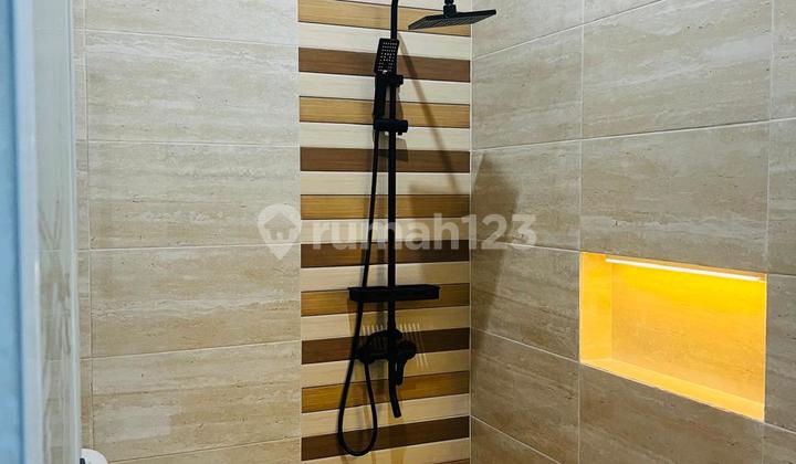 Rumah, 2 Lantai, SHM Mode Scandinavian Lokasi Strategis