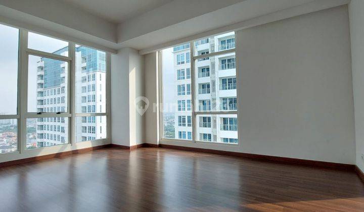 Apartment 3 BR The Kensington Royal Suites Brand New Semi Furnished Mewah  1