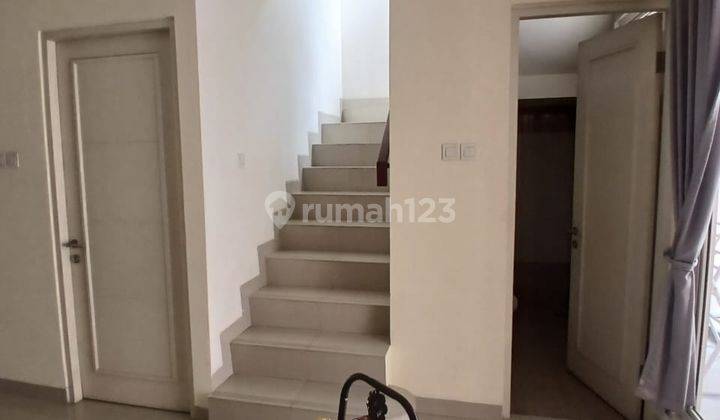 Rumah 2 Lantai Bagus SHM di Lippo Cikarang, Cikarang 2