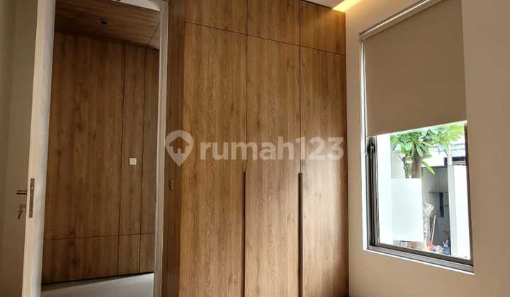 Rumah Mewah Modern Bagus Semi Furnished SHM Menteng Atas, Jakarta Pusat 2