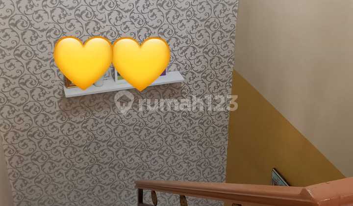 Rumah, 3 Lantai 4Br di Harapan Indah