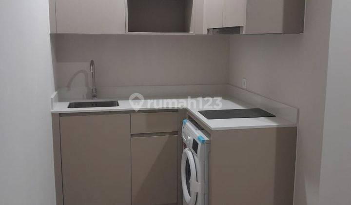 Apartement Menara Jakarta 2 BR Semi Furnished Baru