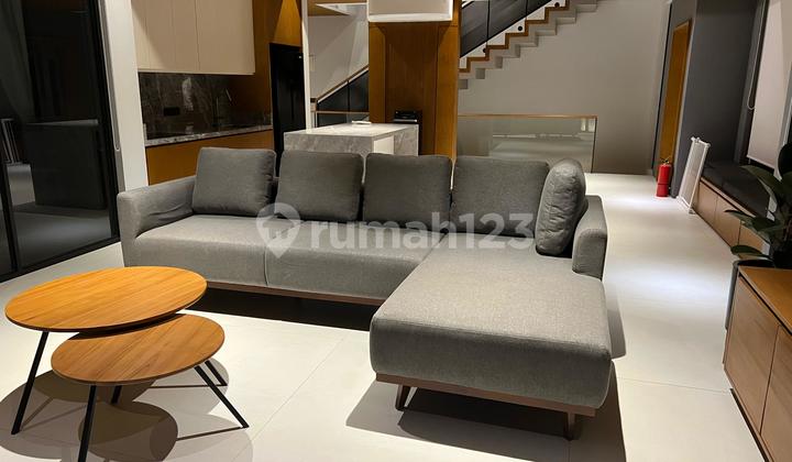 Ready-to-Occupy House in a Prestigious Location in South Jakarta, Good