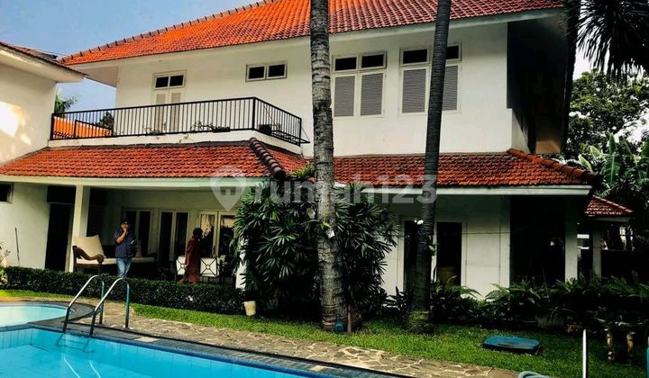 Rumah Vintage Harga Menarik dengan Lokasi Strategis
