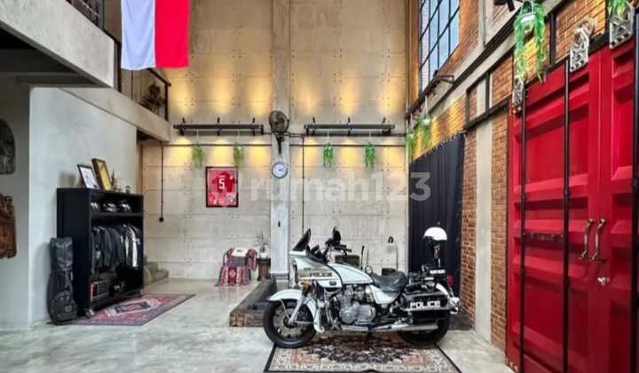 Rumah Strategis 3 Lantai Sangat Bagus untuk Investasi & Hunian 2