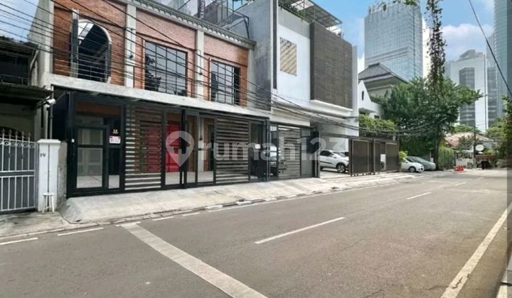 Rumah Strategis 3 Lantai Sangat Bagus untuk Investasi & Hunian