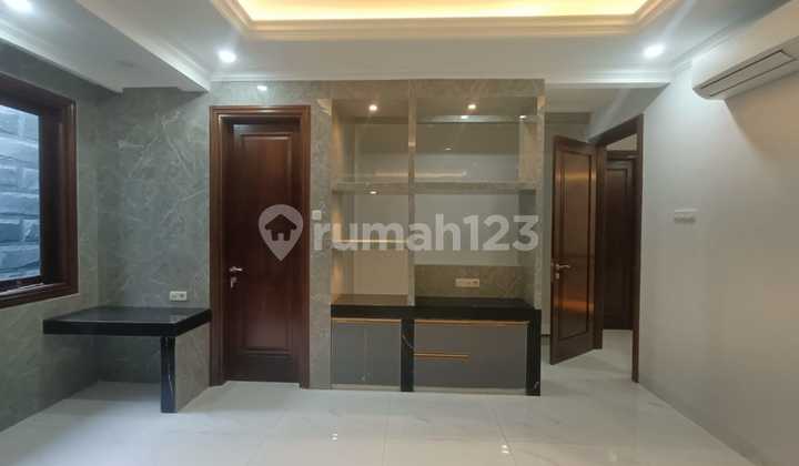 Rumah Full Renovasi, Siap Huni Selangkah ke Pim 2