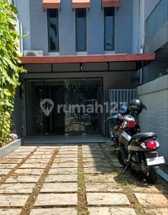 Disewa Rumah 2 Lantai Di Menteng. Disewa Rumah 2 Lantai Di Menteng.