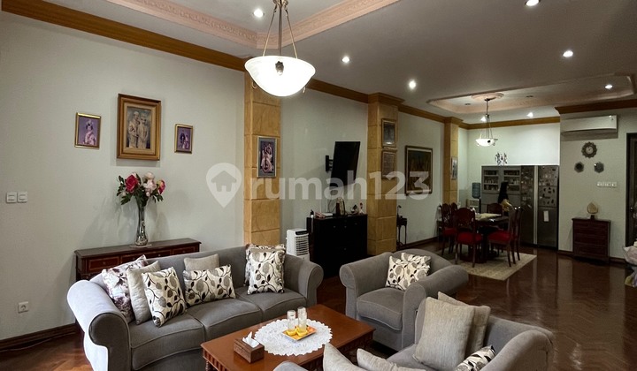 Dijual CEPAT RUMAH TERAWAT Pondok Indah 3 Lantai SHM - Sertifikat Hak Milik Rumah Bagus