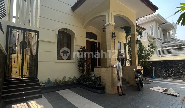 Sewa Rumah Area Brawijaya , Two Gate Cocok Untuk Hunian Dan Kantor Letal Sangat Strategis Semi Furnished Bagus