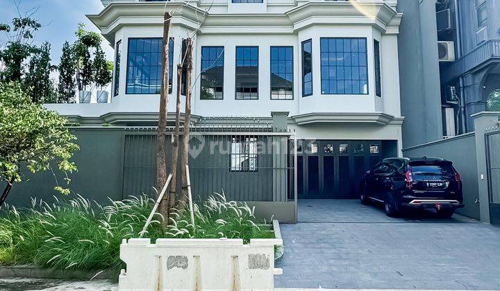 For Sale Rumah American Classic Cantik 4 Lantai SHM - Sertifikat Hak Milik Semi Furnished di Kebayoran Baru 1