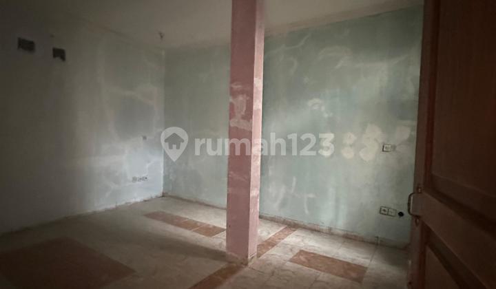 Rumah Besar Siap Huni di Joglo, Cocok untuk Usaha Maupun Hunian 2