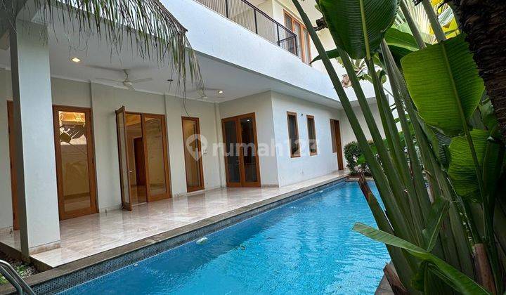 Rumah Mewah di Kemang Dengan 4BR Dan Study, Pool, Taman Luas 1