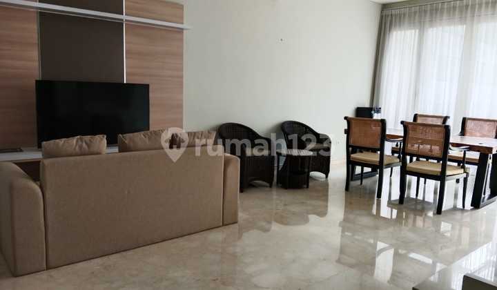 Rumah Mewah Full Furnished di Kemang, Pool Pribadi, 4 BR Mezanine