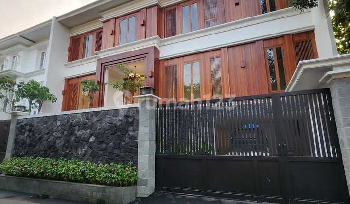 Rumah Mewah Kemang Berdesain Tropical Modern Fasilitas Lengkap