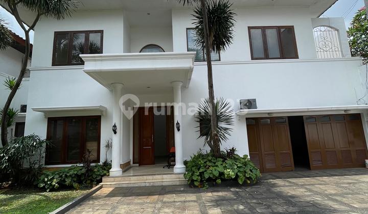 Rumah Impian! Lokasi Prime Kemang Desain Modern, Ada Kolam Renang