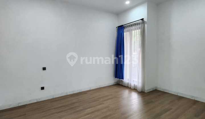 Luxury House in Pondok Indah, Spacious Garage, Best Price 2