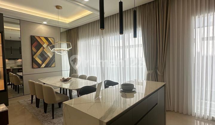 Rumah di Pondok Indah, Private Pool, 5 Menit ke PIM