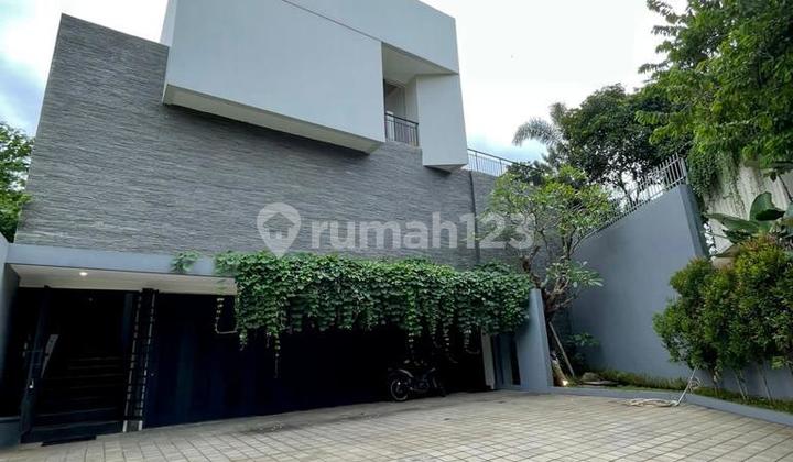 Rumah Mewah 3 Lantai di BSD Bukit Golf Material Premium
