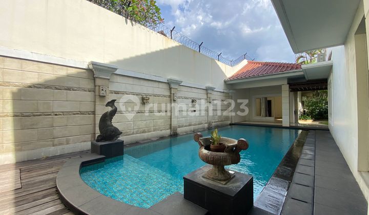 Luxury House in Kebayoran Baru - Spacious Building, Elite Neighborhood