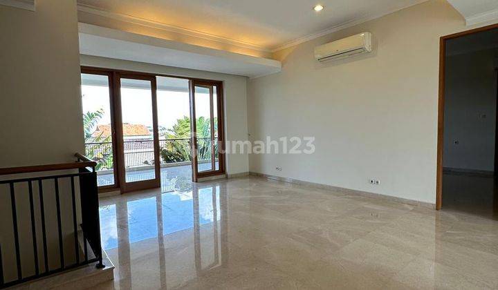 Rumah Mewah di Kemang Dengan 4BR Dan Study, Pool, Taman Luas 2