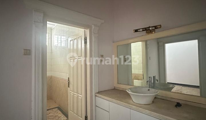 Rumah Luas di Brawijaya - Ideal untuk Usaha Kuliner, Akses Ramai 2