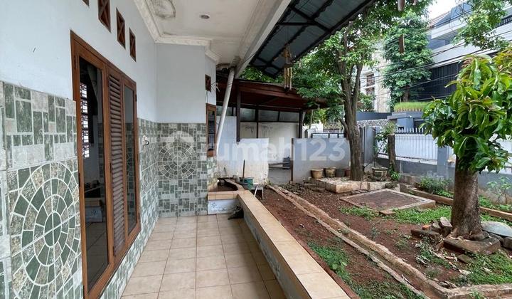Rumah Besar Kebayoran Baru, Jakarta Selatan 6 Kamar, Harga Nego
