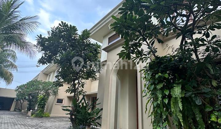 Rumah 2 Lantai Kemang, Compound Pribadi, Kolam Renang, Taman 2