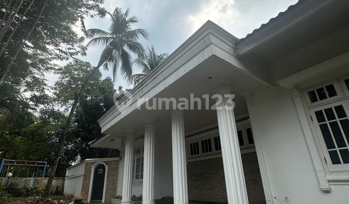 Spacious House in Brawijaya - Ideal for Culinary Business, Busy Access