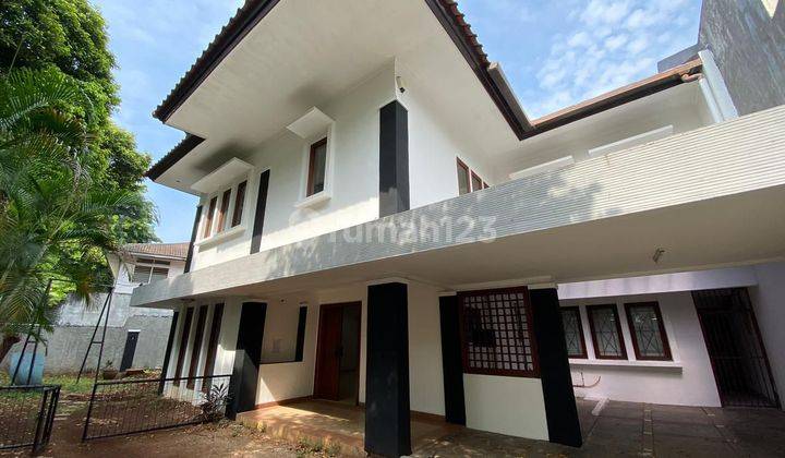 Rumah Sewa 2 Lantai di Patra Kuningan, 3 Kt, 4 Km, Semi Furnished 1