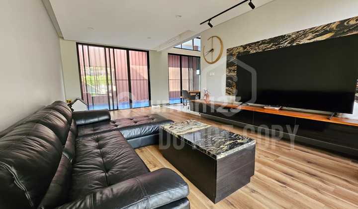 Luxury Hook House SHM Kelapa Gading With Swimming Pool