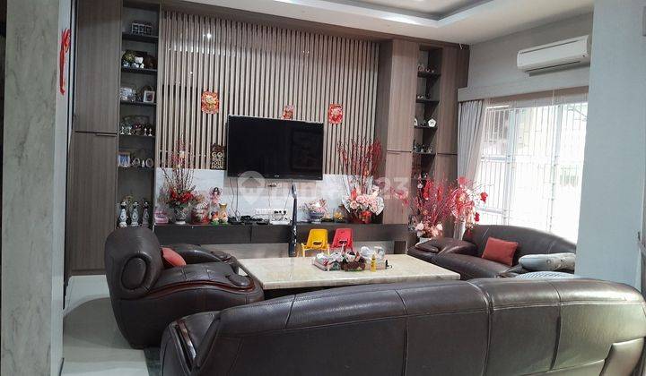 Rumah Apik Terawat Bagus  3 Lantai Di Gading Kirana, Ukuran 9x20 M² - Harga Rp9,8 M, Nego Sampai Deal!
 1