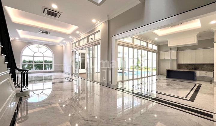 For Rent! Luxury American House Menteng With Spacious Parking And Swimming Pool