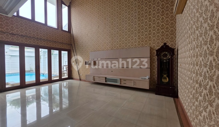 Disewakan Rumah Mewah Dengan Kolam Renang Di Kompleks Prestisius Pondok Indah 2