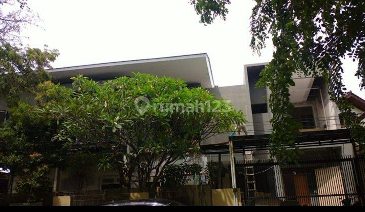 Rumah Hoek Mewah Di Jalan Guntur, Menteng –lt. 473 M2, Lb 600m², Lokasi Strategis Depan Taman Shm Harga Rp. 16 Milyar Nego Ampe Deallll 2