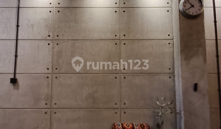 DISEWAKAN/DIJUAL Rumah Di Jalan Raya Utama Bergaya Industrial Man Cave Cocok Untuk Rumah & Usaha