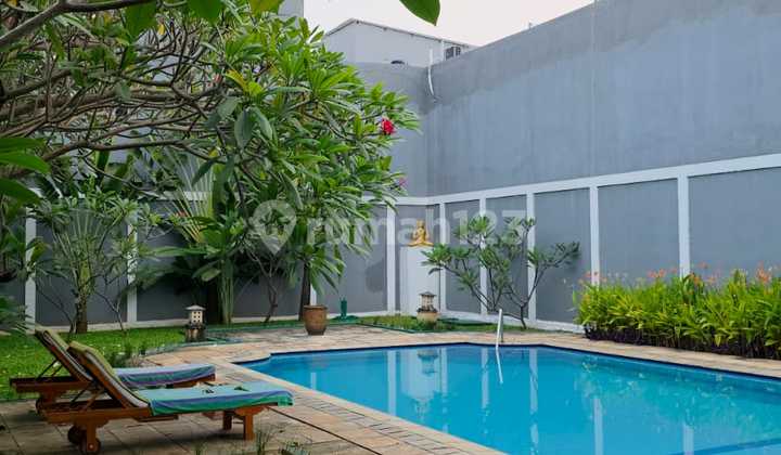 Tropical House Super Luas dengan Kolam Renang | Nyaman Seperti Villa Tropical House Super Luas dengan Kolam Renang | Nyaman Seperti Villa