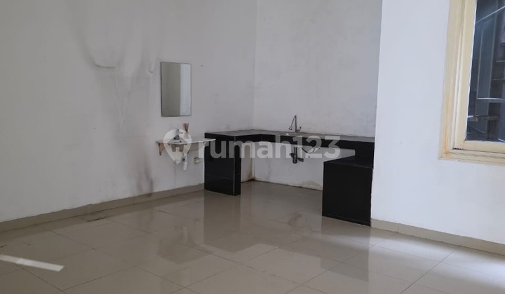 2.5-Story House in Strategic Location Near Main Boulevard Road | Kelapa Sawit Kelapa Gading