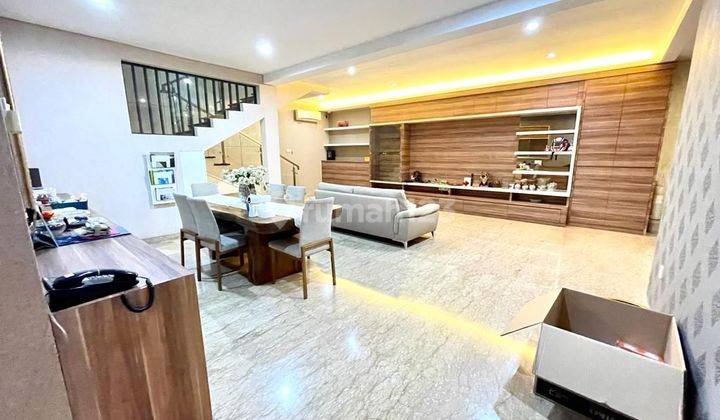 "dijual: Rumah Mewah 2,5 Lantai Di Kedoya Baru – Lt 200m², 4 Kamar Tidur, Home Theater, Semi Furnish Dengan Lantai Marmer – Harga Rp 7,5 Miliar" 1