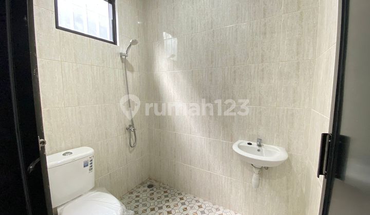 Dijual Ruko 3 1/2 Lantai New Brand Di Jatiwaringin, Jakarta Timur
 2