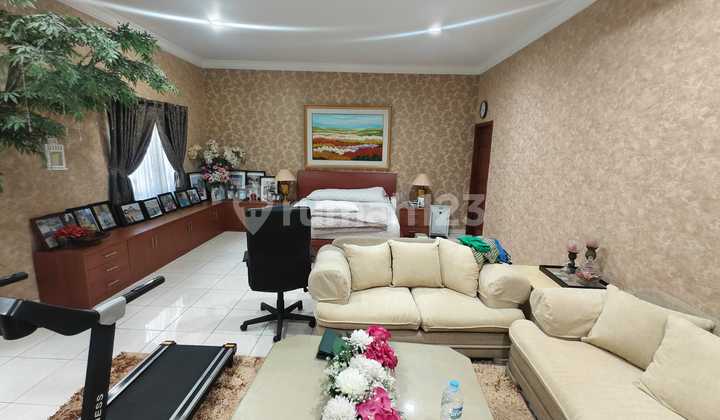 Dijual Rumah Cantik di Lokasi Premier Danau Sunter, Full Furnish