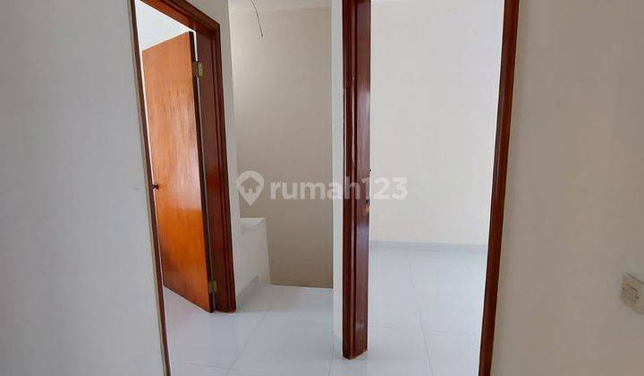 Rumah Semi Furnished di Rumah Royal Serpong Village, Tangerang 2