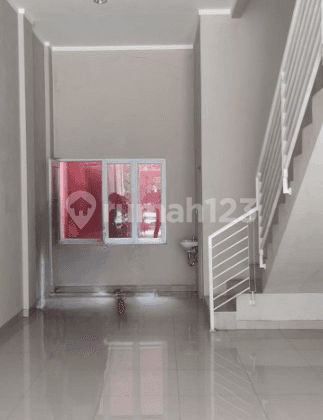 Dijual disewa Ruko Baru Bersih 3 Lantai Lokasi Jl Cemara Luas 92 M2 Jakasampurna Bekasi Barat 2