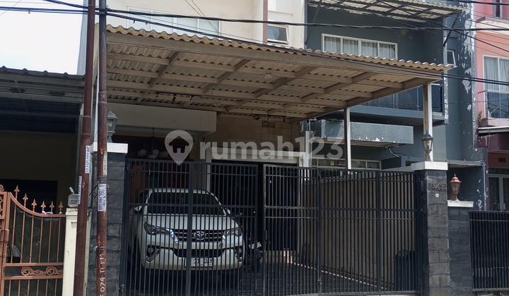 Jual Rumah Rasa Kantor Siap Huni Di Lokasi Stategis