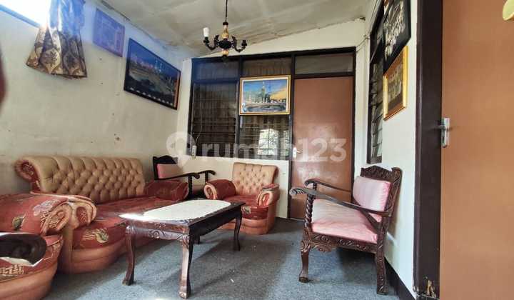 Corner House! Strategic property on Tubagus Ismail wing, suitable for residence and business. 1