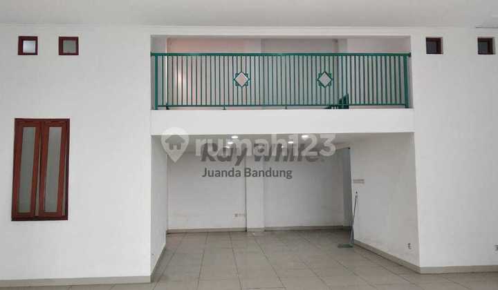 Building on Jl. Tubagus Ismail Sayap Dago, Already Renovated.