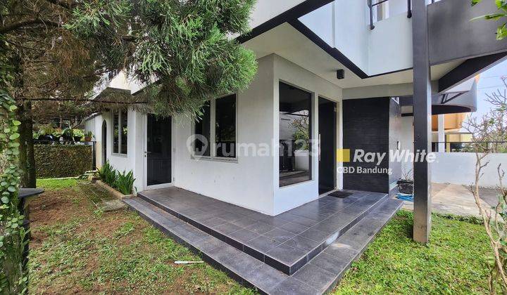 Rumah cantik Semi Furnished Siap Huni di Cigadung - Bandung  1