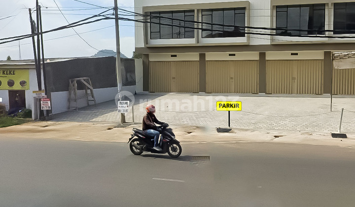 For Sale New 3-Story Shop House by the Road in Kedaton 2